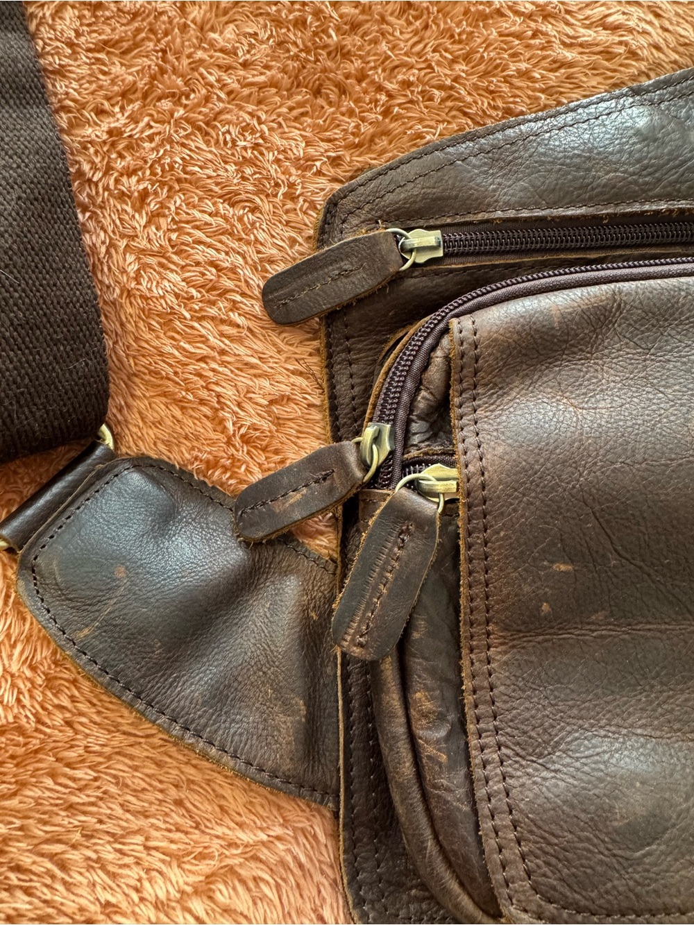 Men's Brown Leather Messenger Crossbody Bag - Picture 13 of 16